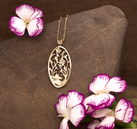 14KY fox necklace with flowers